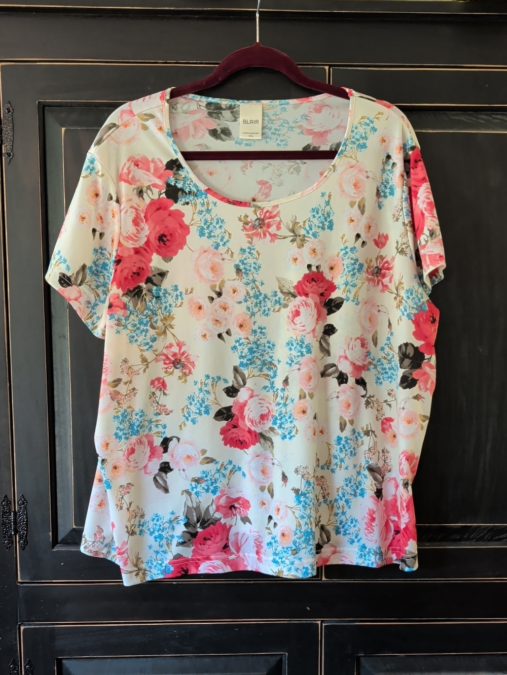 ** 3 For $20** Cream Floral Short Sleeve Scoop Neck Top.